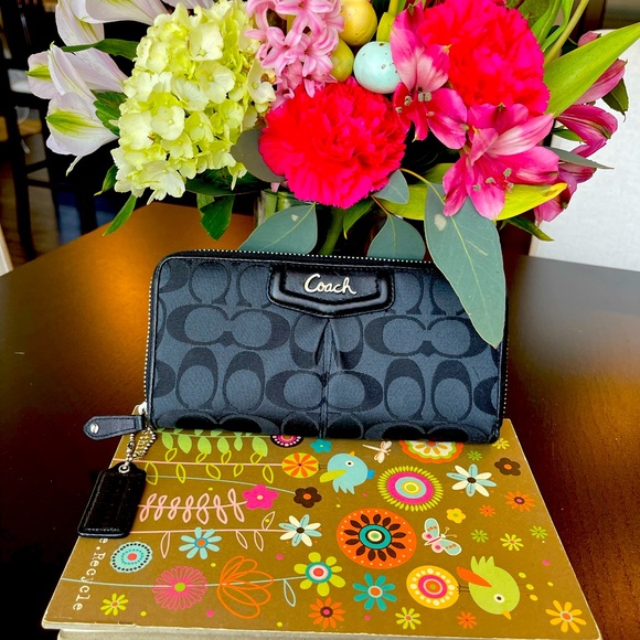Coach Wallet - Picture 1 of 2